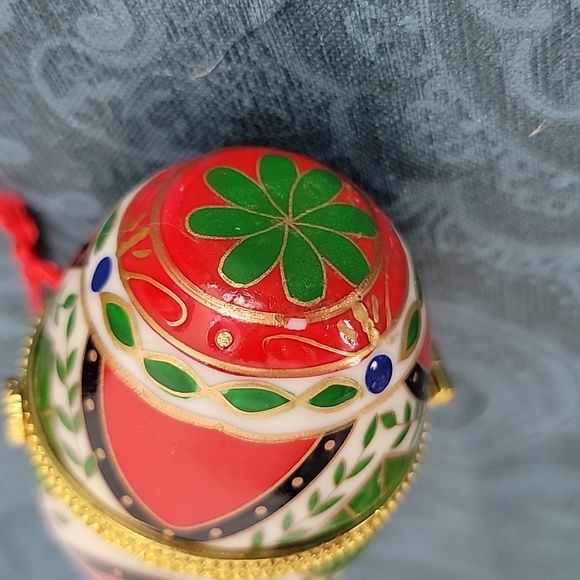 Vintage Christmas Ornate Enameled Ornament Egg Shape Hinged Box - Picture 8 of 11